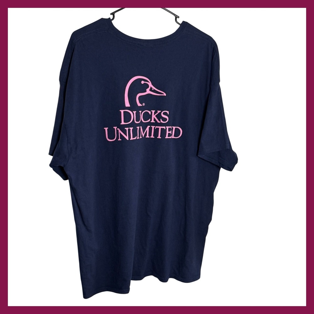Artisans Ducks Unlimited Navy Blue Pink Logo Graphic T-Shirt XXL Mens Casual Tee